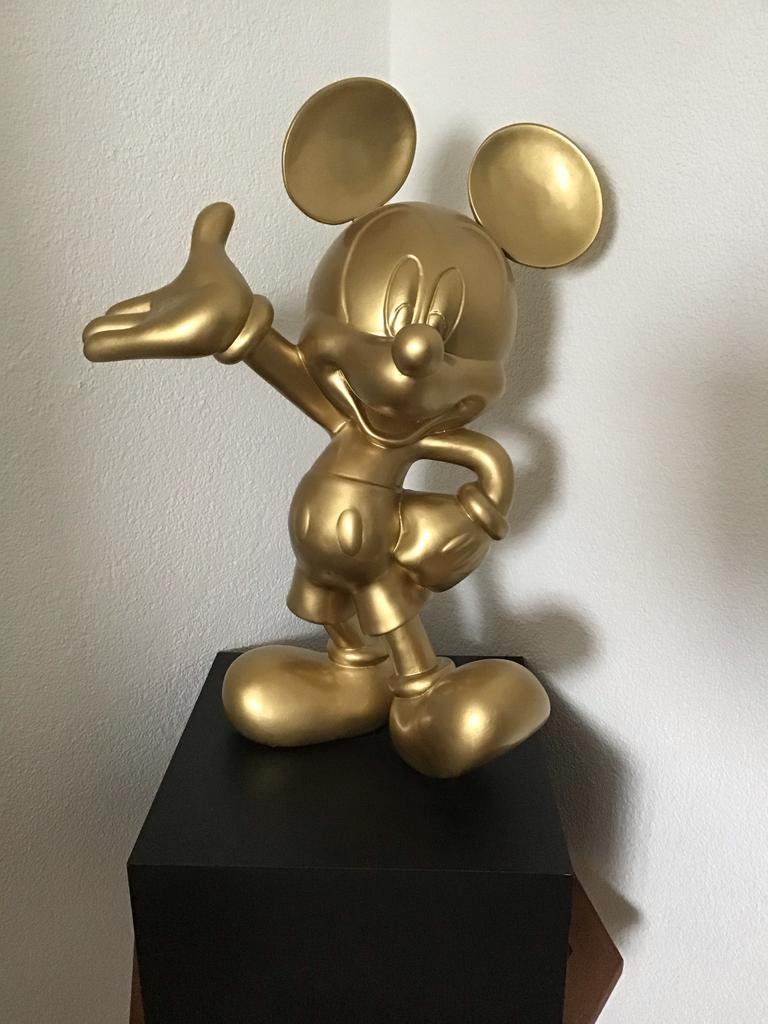 Groot gouden Mickey beeld op sokkel - Perfecte staat, Verzamelen, Disney, Ophalen, Zo goed als nieuw