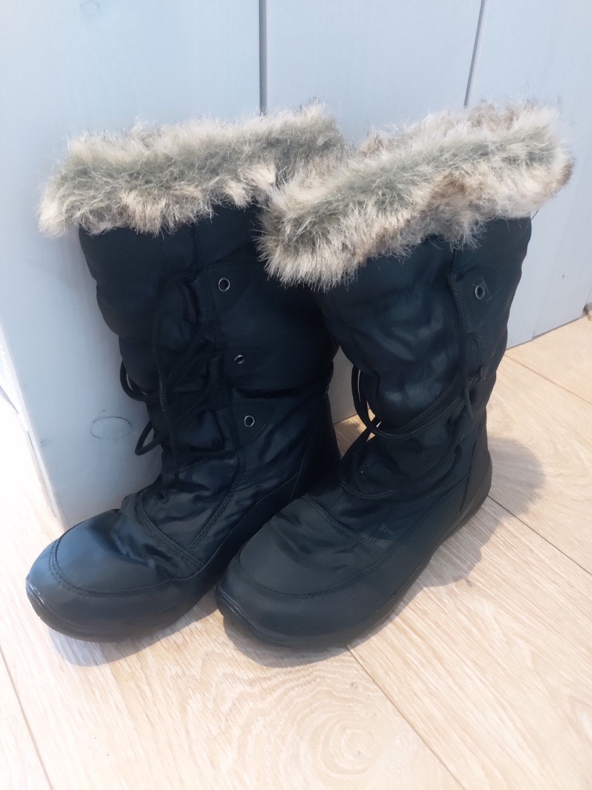 Zwarte snowboots met bont - Maat 39, Ophalen of Verzenden, Gedragen, Zwart, Snowboots