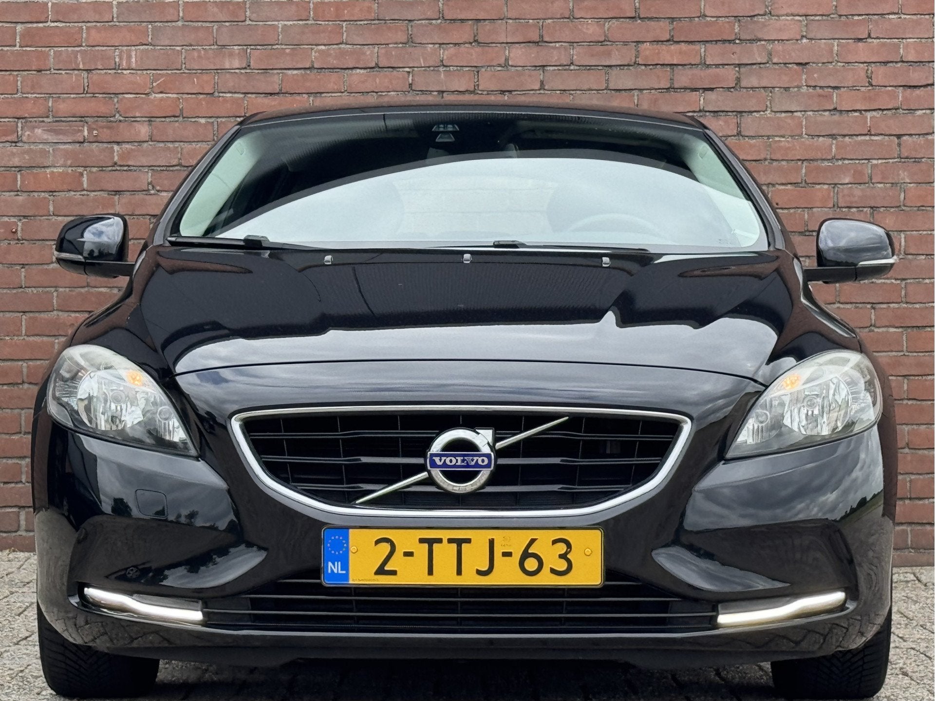 Volvo V40 1.6 T4 MOMENTUM | NL-AUTO! | DEALER OH! | NAVI!, Auto's, Volvo, Gebruikt, Zwart, 4 cilinders, 179 pk