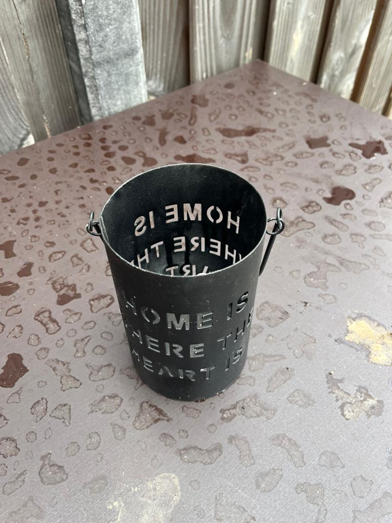 Zwarte metalen kandelaar met tekst 'Home is where the heart, Ophalen, Gebruikt, Zwart, Metaal