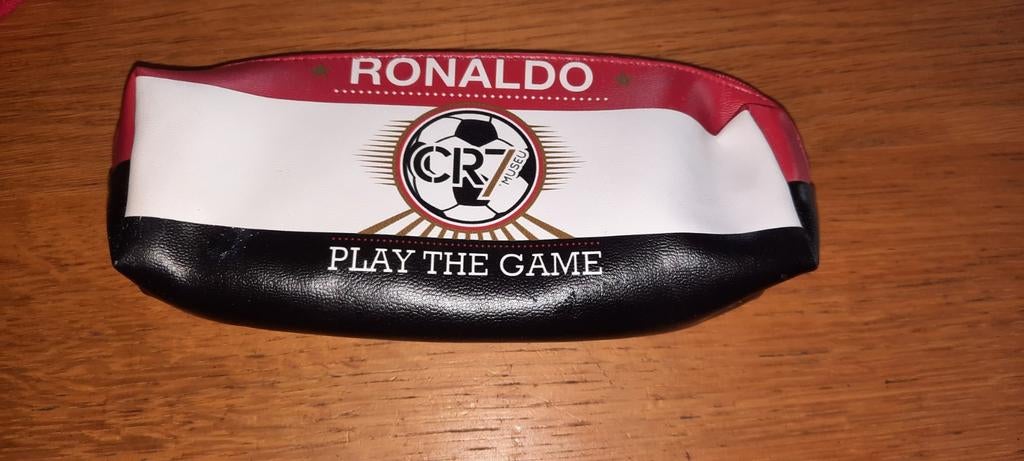 Te koop NIEUW RONALDO ETUI ,gekocht in Madera Portugal