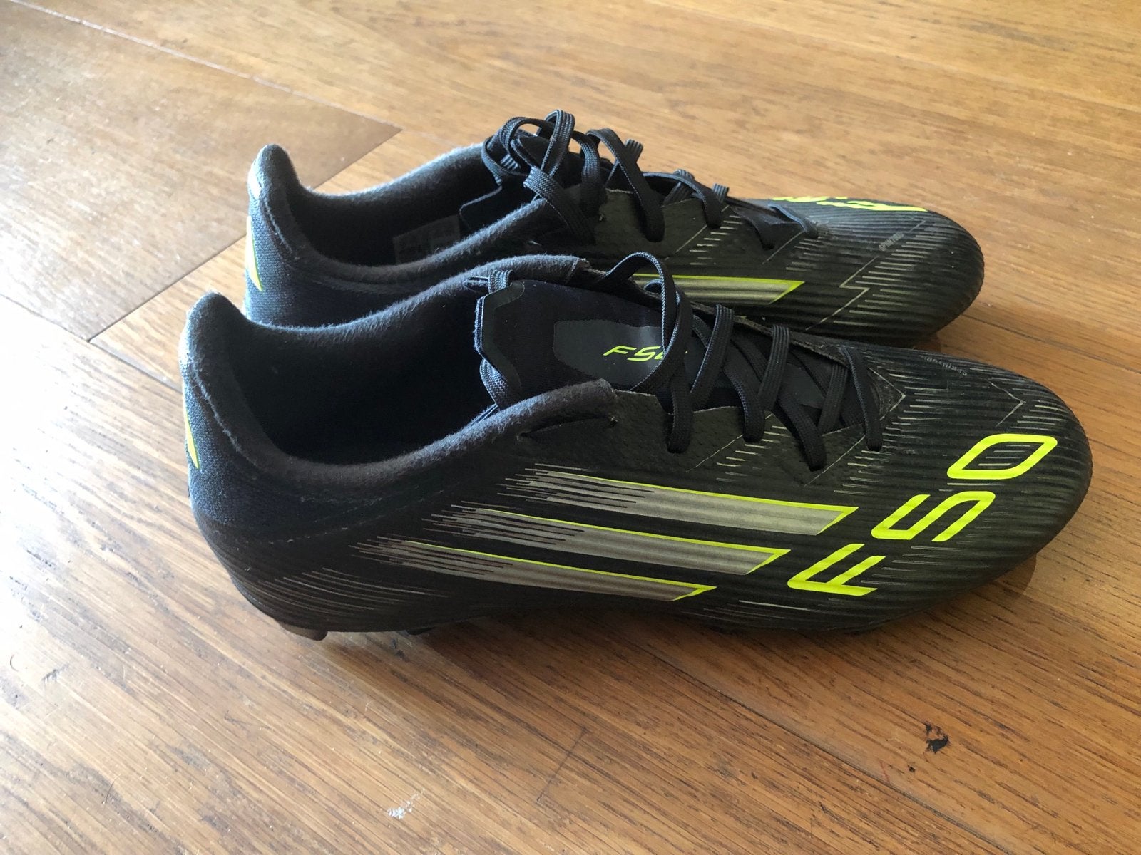 Adidas F50 voetbalschoenen - Maat 41 1/3, Schoenen, Ophalen of Verzenden, Zo goed als nieuw, Maat S