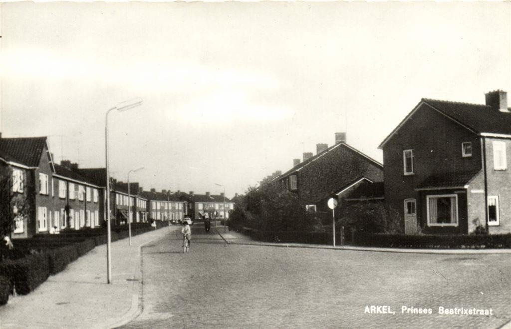 Arkel, Prinses Beatrixstraat - fiets - ongelopen, Verzamelen, Verzenden, 1960 tot 1980, Ongelopen, Zuid-Holland