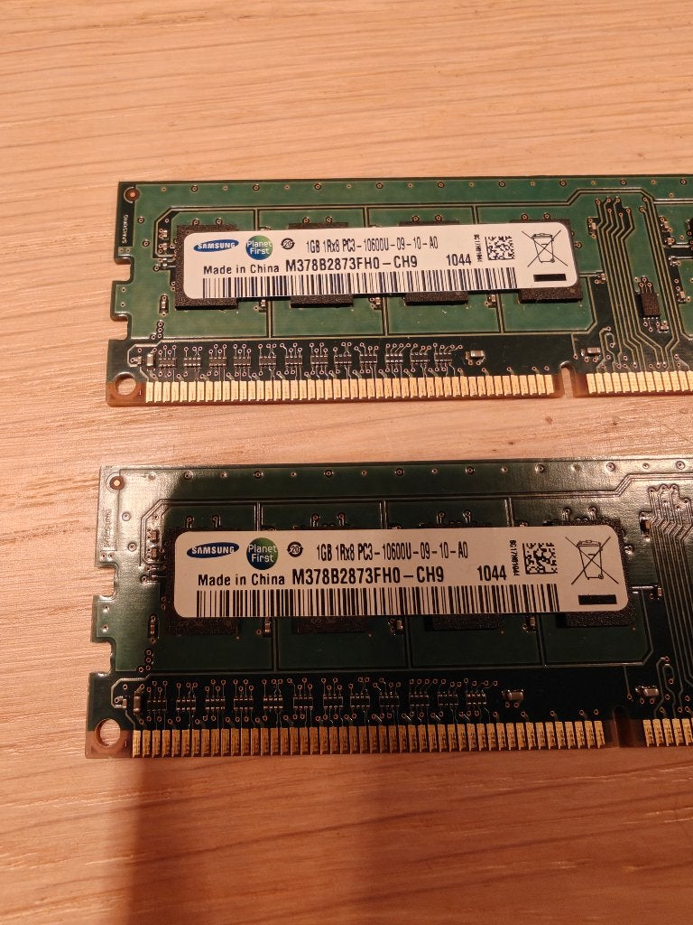 2x 1GB Samsung DDR3 RAM Geheugenmodules (PC3-10600U), Gebruikt, DDR3, Ophalen of Verzenden, Desktop