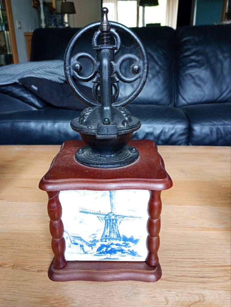 Antieke koffiemolen met Delfts blauw decor, Ophalen of Verzenden