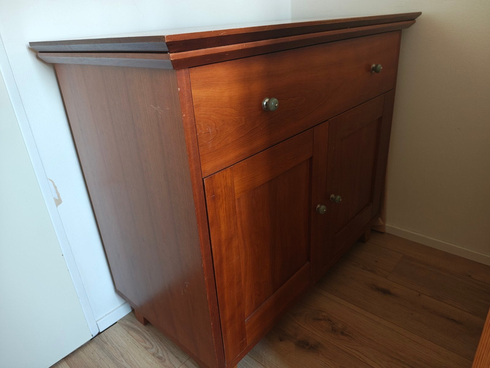 Houten commode en kinderkledingkast met krijtborddeuren en l, Huis en Inrichting, Ophalen, Gebruikt, Kinderkamer, Klassiek, 50 tot 100 cm