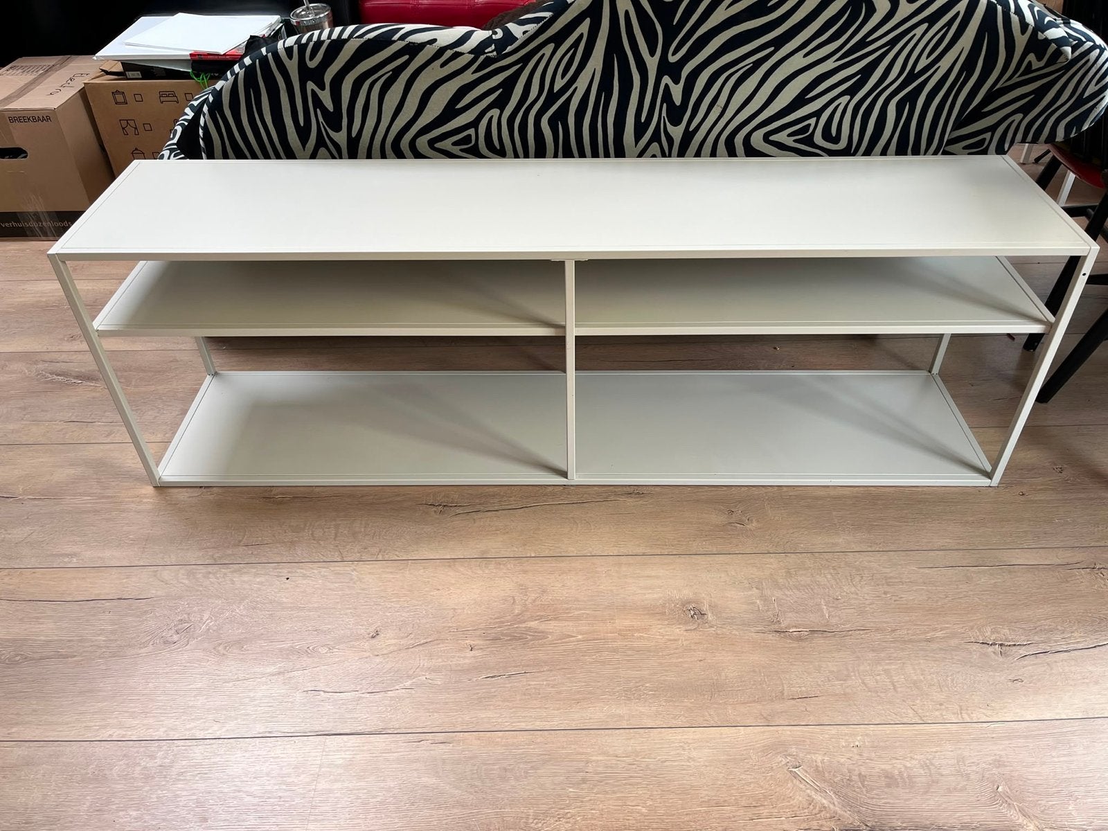 Tv meubel, Warmgrijs staal met 2 planken, 160 cm, Ophalen, Gebruikt, 50 tot 100 cm, Metaal