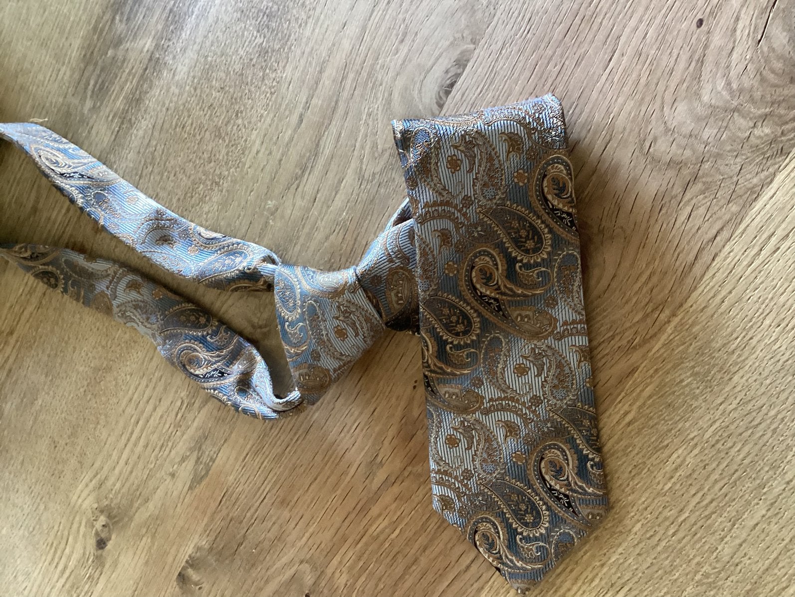 Stropdas, Verzenden, Gedragen, Met patroon