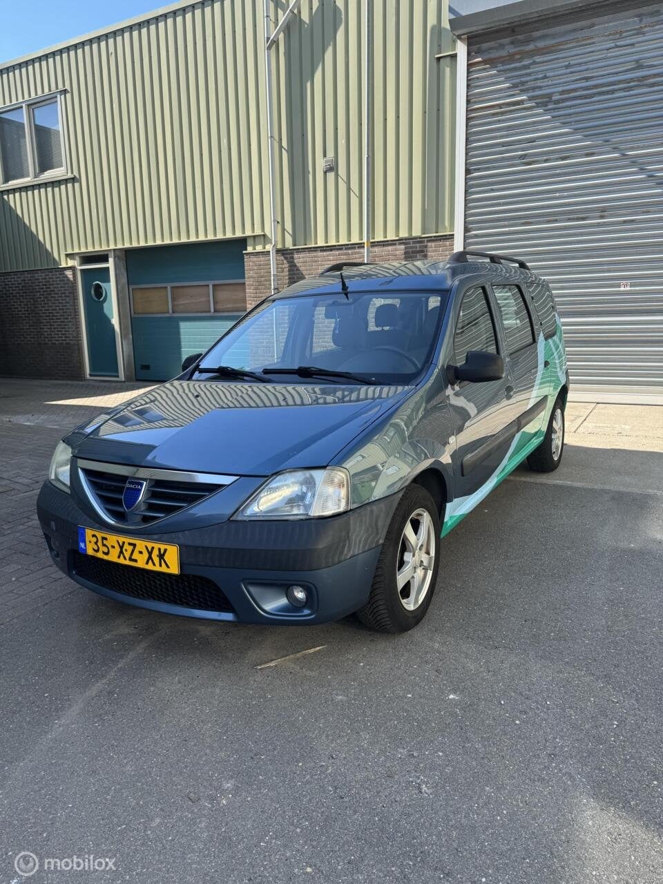 Dacia Logan MCV 1.6-16V Lauréate 7p. EXPORT, Auto's, Gebruikt, Blauw, 7 stoelen, Bedrijf