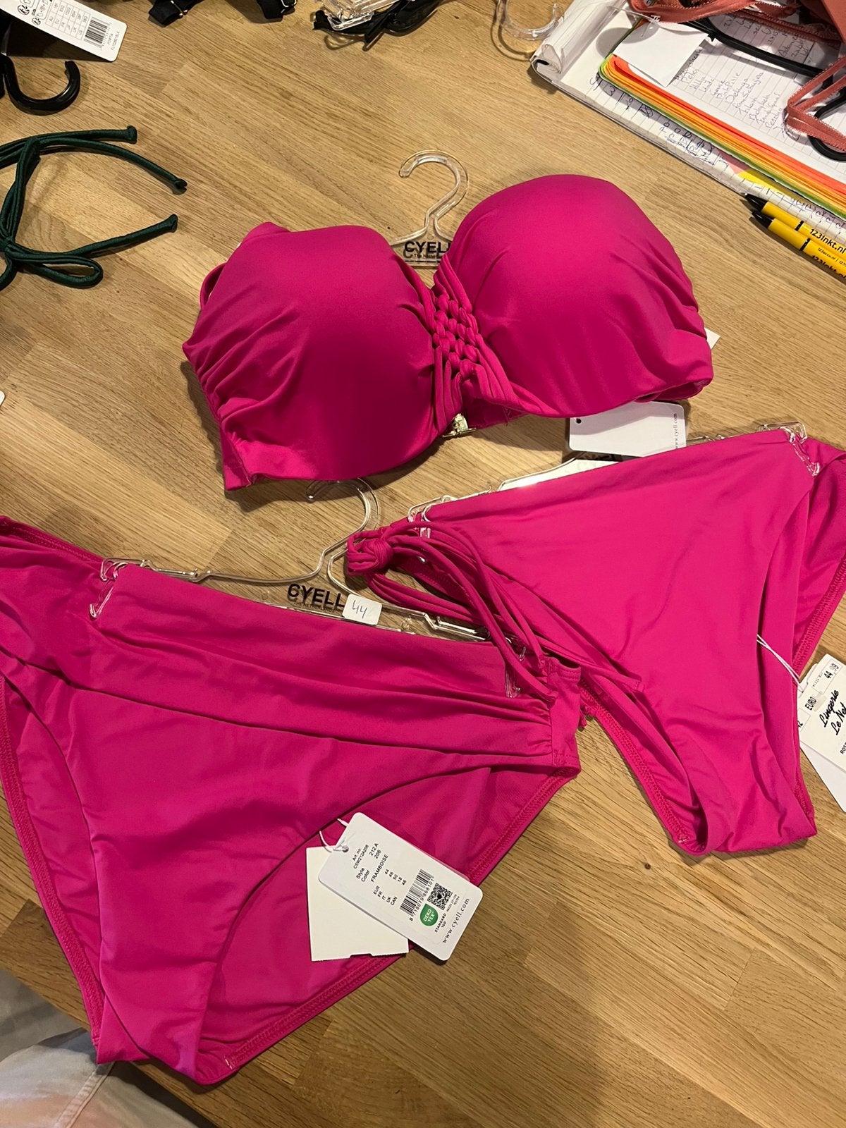 CYELL bikini top 36D 36E 38B 38C 40C 40F NIEUW!! Top nu €25,, Ophalen of Verzenden, Nieuw, Bikini