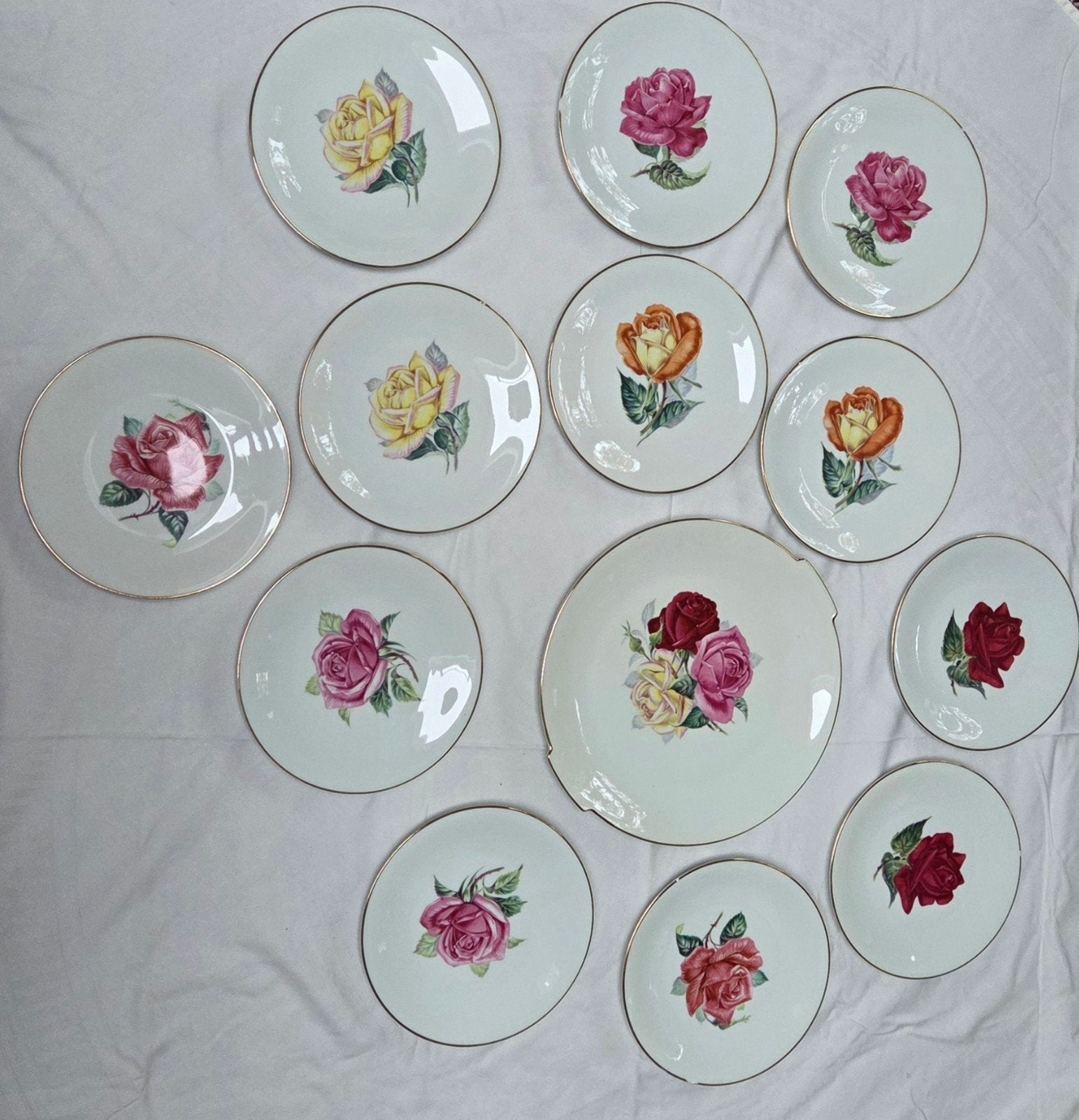Vintage porseleinen borden set met rozen decoratie, Ophalen