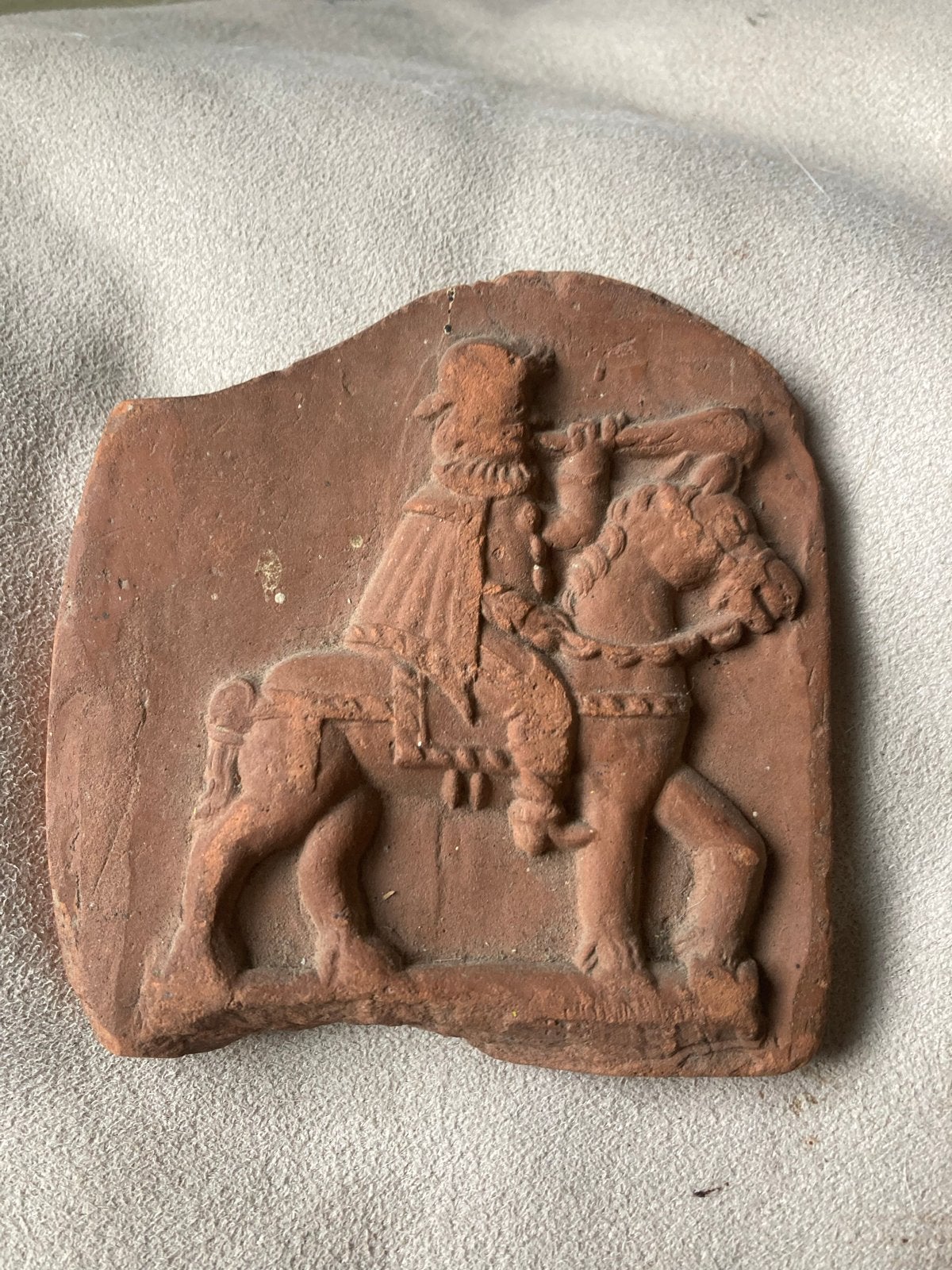 Antieke Terracotta Tegel - Ruiter te Paard (17e Eeuw), Antiek en Kunst, Antiek | Keramiek en Aardewerk, Verzenden