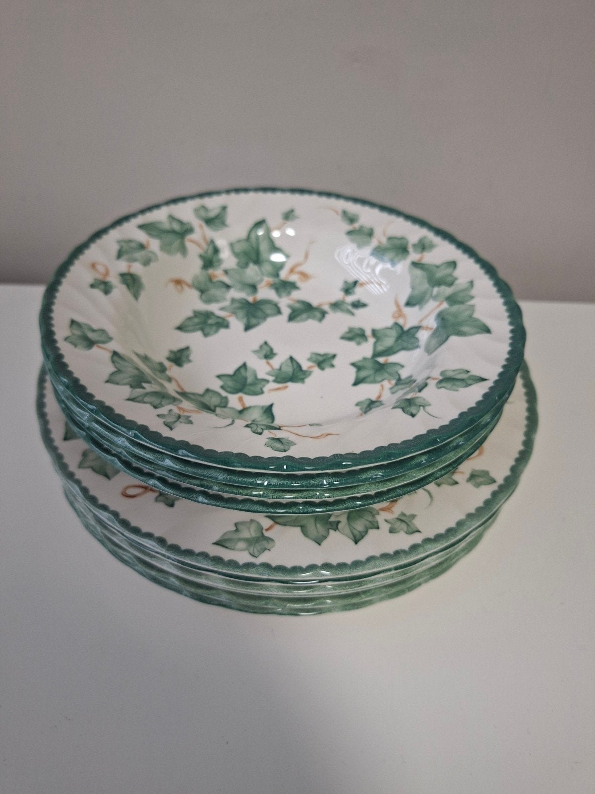 Barratts Ivy soepborden en dinerborden, Overige merken, Keramiek, Landelijk/Boerenbont, Ophalen of Verzenden
