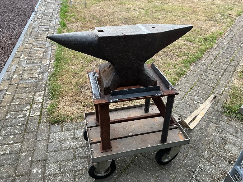 Aambeeld, Ophalen