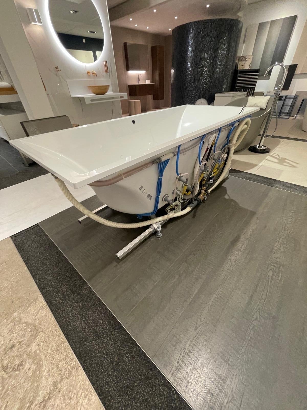 Villeroy & Boch Squaro systeem bad 180x80cm (showroom), Ophalen, Zo goed als nieuw, Met bad
