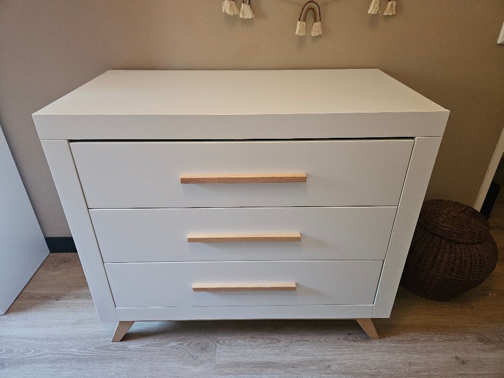 Witte commode Bopita met houten handgrepen en poten, Ophalen, 50 tot 70 cm, 100 cm of meer, Zo goed als nieuw