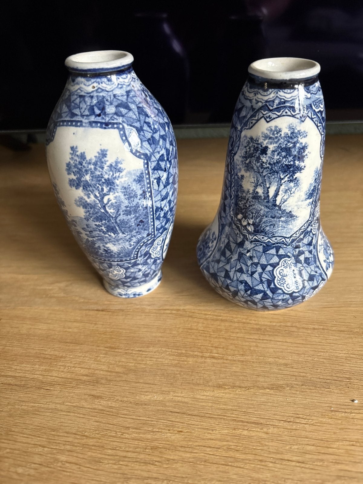 Set van 2 Delfts Blauwe Vazen met Landschap en Bloemen, Ophalen of Verzenden