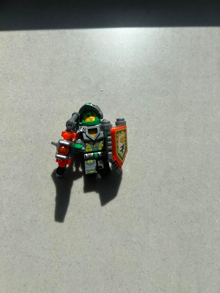 Lego nexo knights aaron minifigure, Ophalen of Verzenden, Zo goed als nieuw