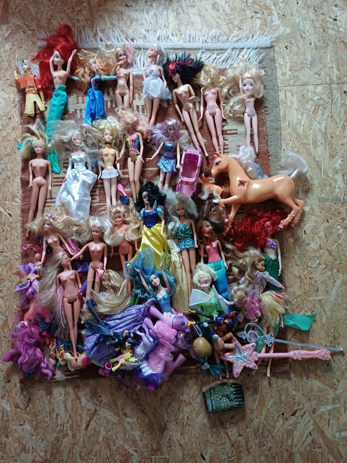 Grote partij diverse poppen (barbies) en accessoires, Ophalen of Verzenden, Gebruikt, Overige typen