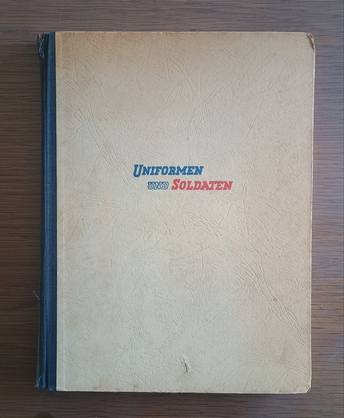 Uniformen und Soldaten boek 1942 maken kleding Wehrmacht, Verzamelen, Militaria | Tweede Wereldoorlog, Verzenden, Duitsland, Boek of Tijdschrift