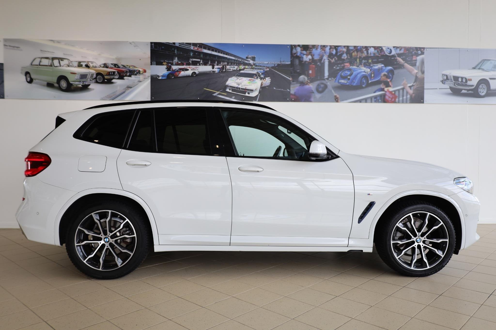 BMW X3 xDrive20i High Executive |M Sport | Panorama dak | tr, Auto's, Stof, Gebruikt, 4 cilinders, Wit