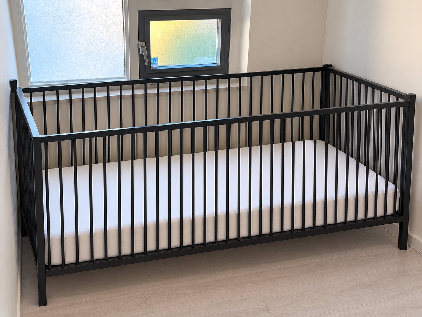 Zwart ledikant en box met matras, boxkleed en een commode, Ophalen, Gebruikt, Ledikant