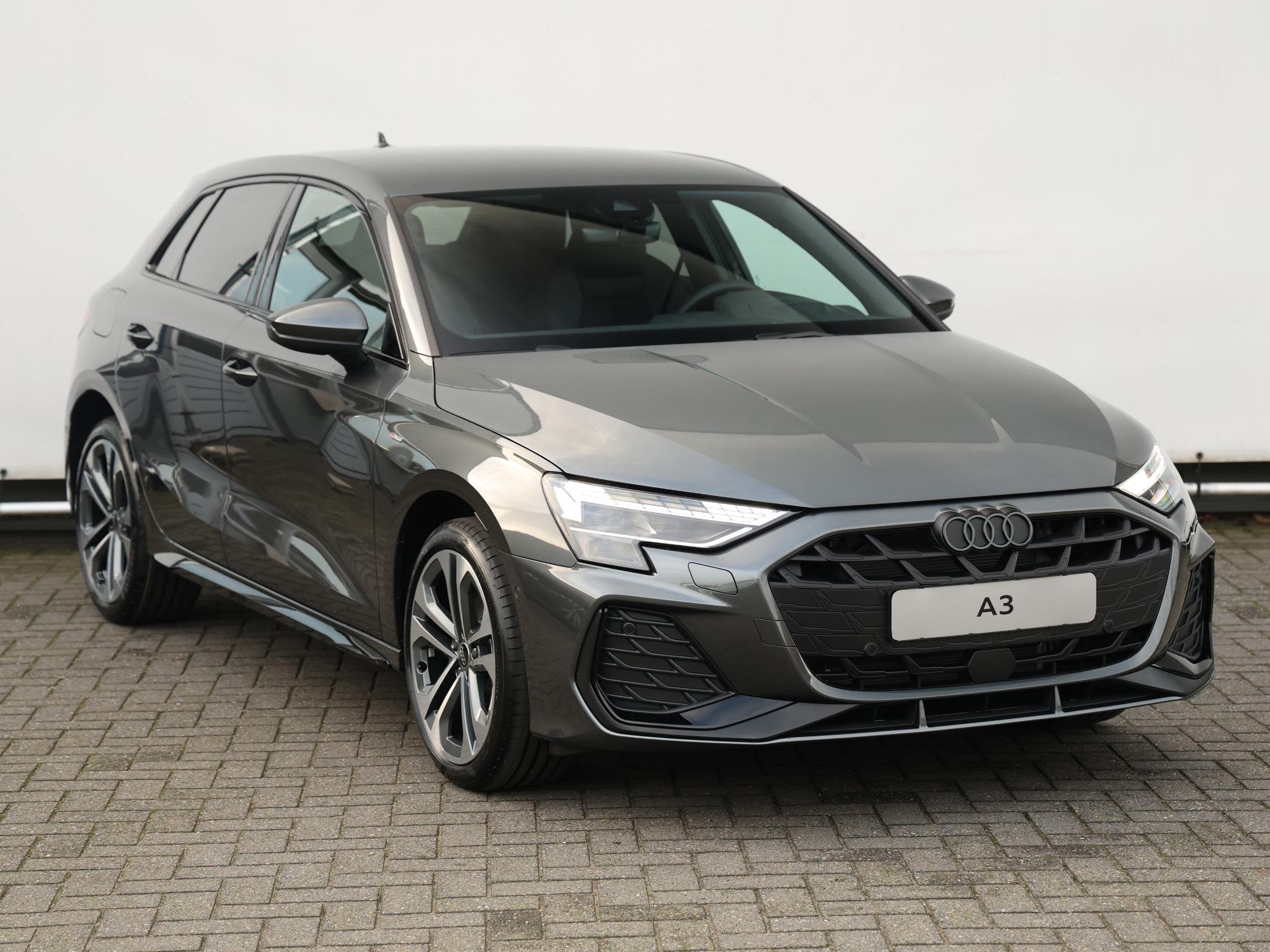 Audi A3 Sportback S edition 40 TFSI e 150 kW / 204 PK Sportb, Auto's, Zwart, 4 cilinders, 150 min, 26 kWh