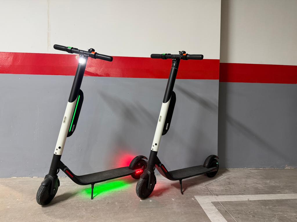 2 stuks Segway-Ninebot KickScooter ES4, Ophalen, Zo goed als nieuw, Elektrische step (E-scooter)