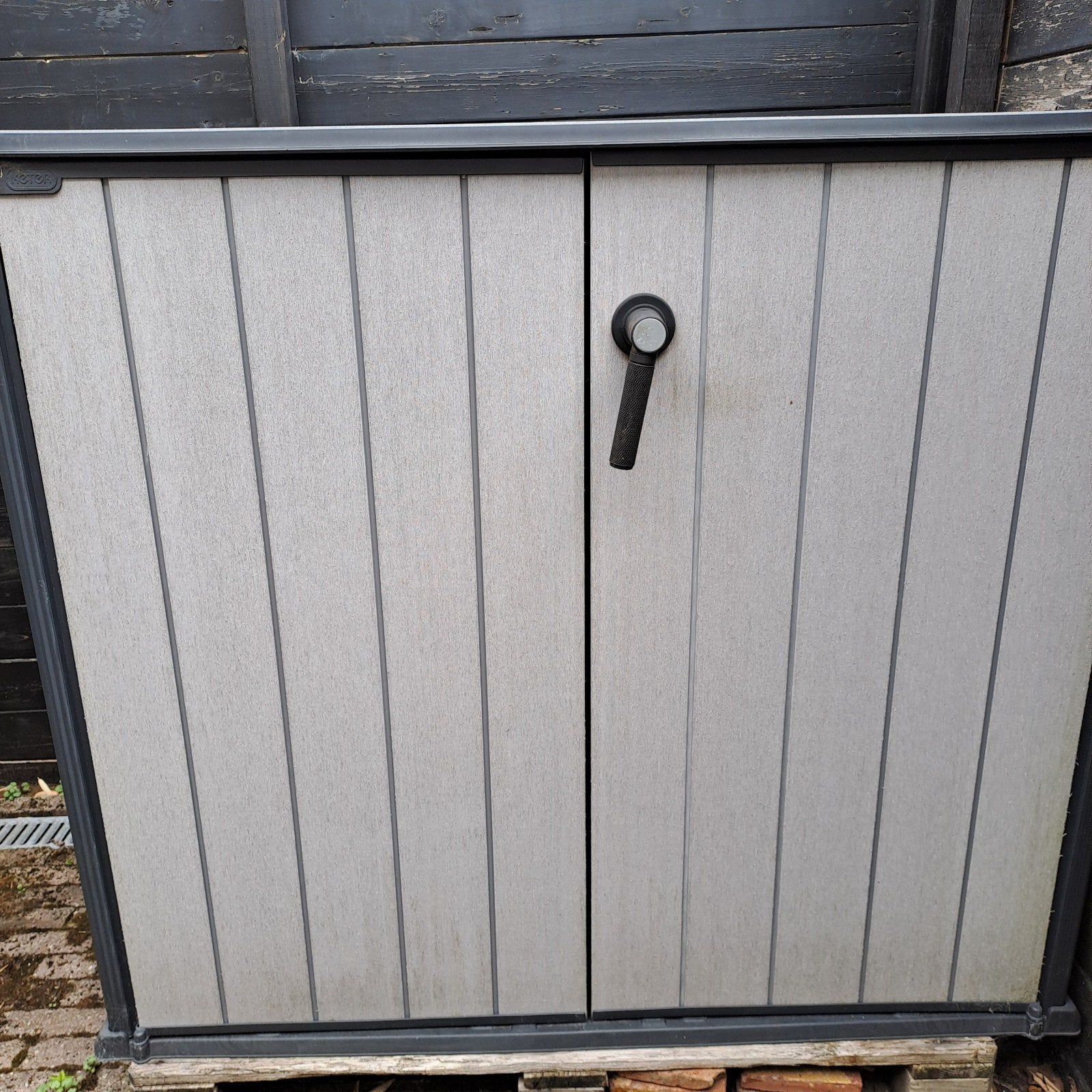 Kunststof Opbergkast voor Buiten - Grijs, Tuin en Terras, Bergingen en Tuinkasten, Ophalen, Gebruikt, Kunststof, Overige typen