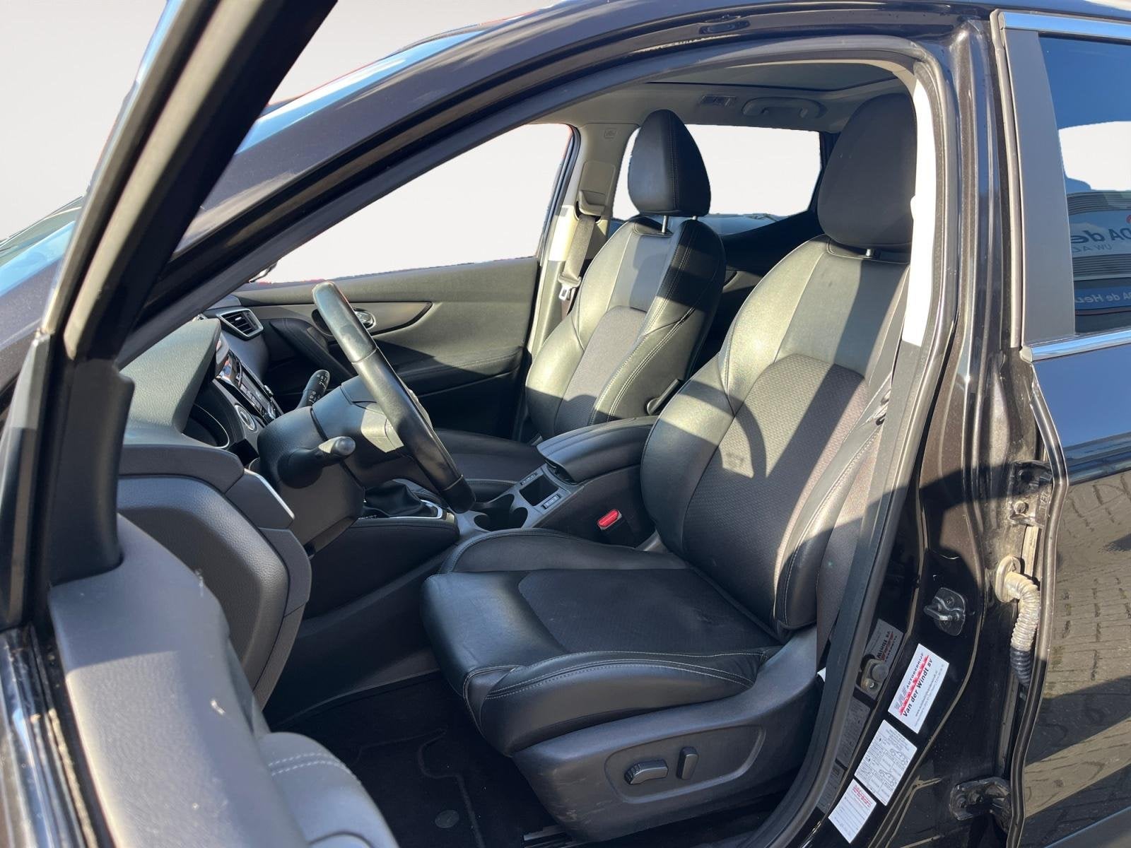 Nissan Qashqai 1.2 Tekna Panoramadak | Trekhaak| 360 Camera, Auto's, 12 maanden, Gebruikt, 4 cilinders, Zwart