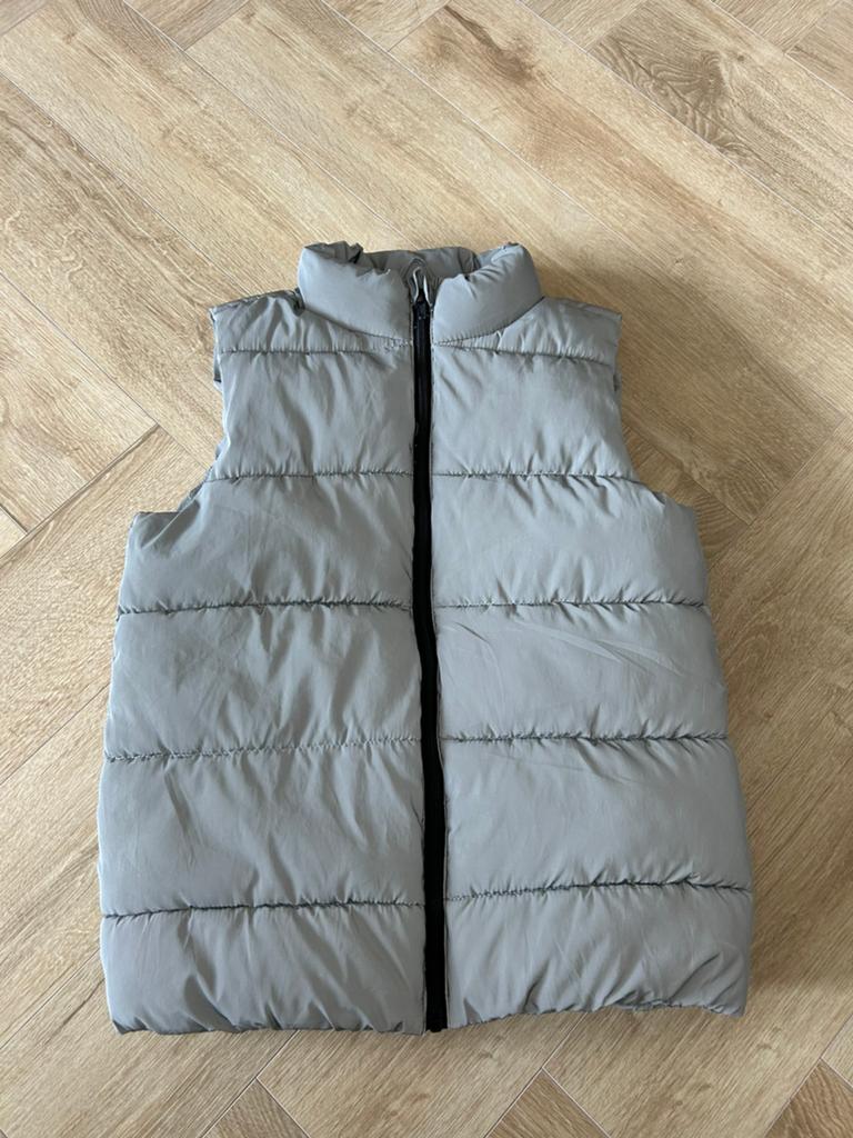 Stoere zilverkleurige jongens bodywarmer, Ophalen of Verzenden, Gebruikt, Jongen, Jas