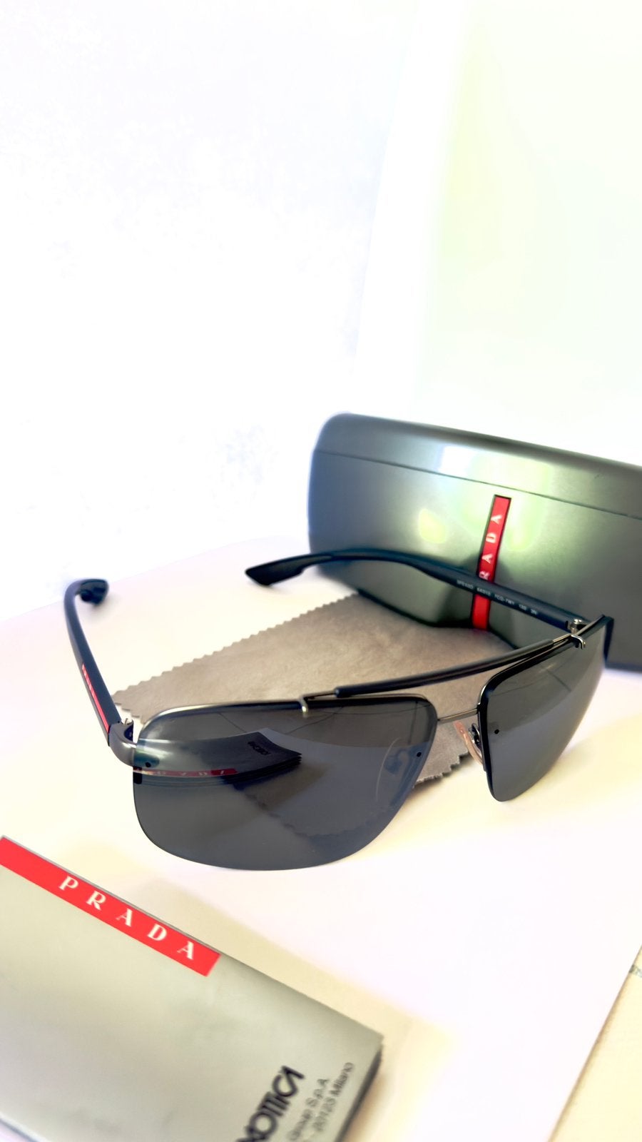 Prada Sport SPS52O Zonnebril – 7CQ-7W1 – Zo goed als nieuw, Sieraden, Tassen en Uiterlijk, Ophalen of Verzenden, Zo goed als nieuw