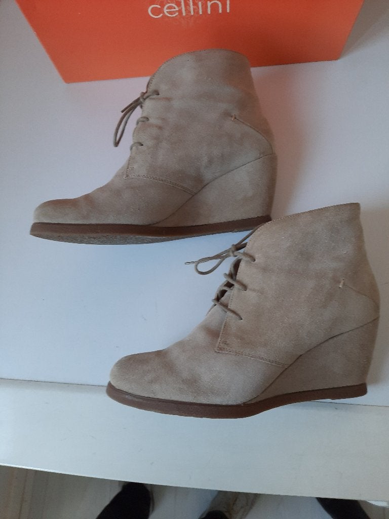 Enkellaarsjes ( zandkleur ), Kleding | Dames, Schoenen, Beige, Nieuw, Ophalen of Verzenden, Lage of Enkellaarzen