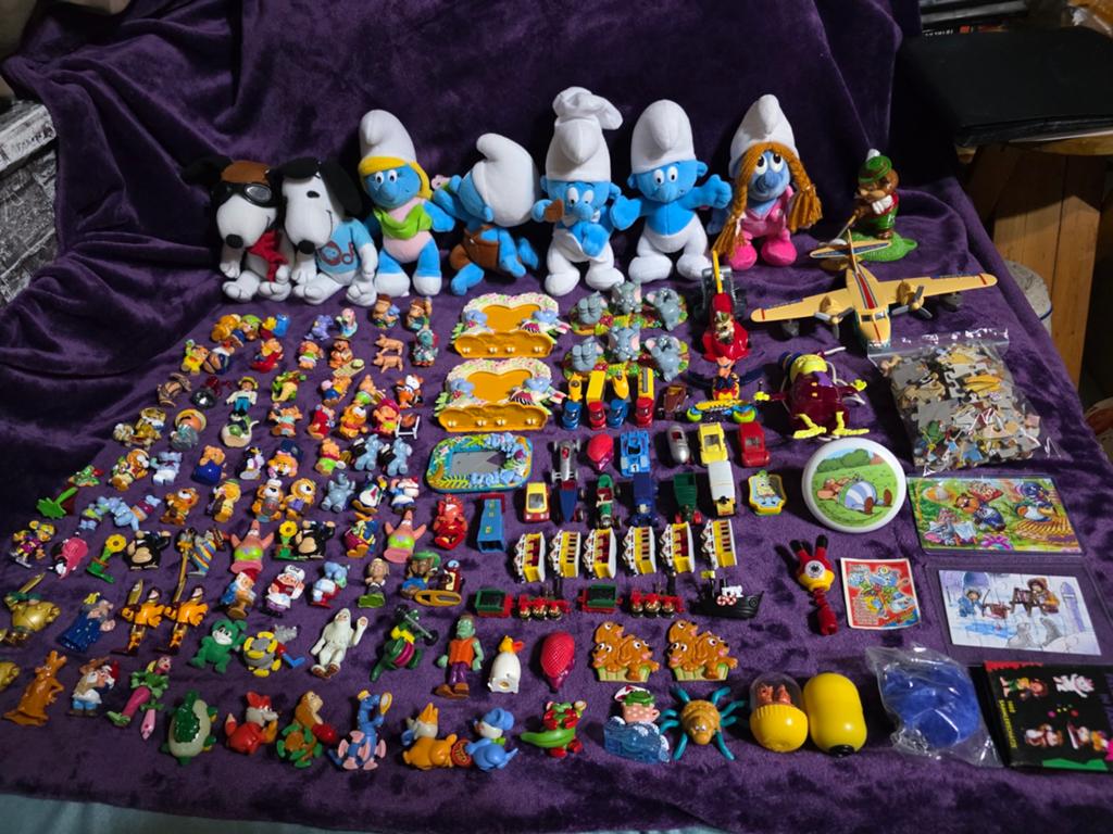 Grote partij Kinder Surprise items. Maxi ei etc, Verzamelen, Ophalen of Verzenden, Zo goed als nieuw, Overige typen