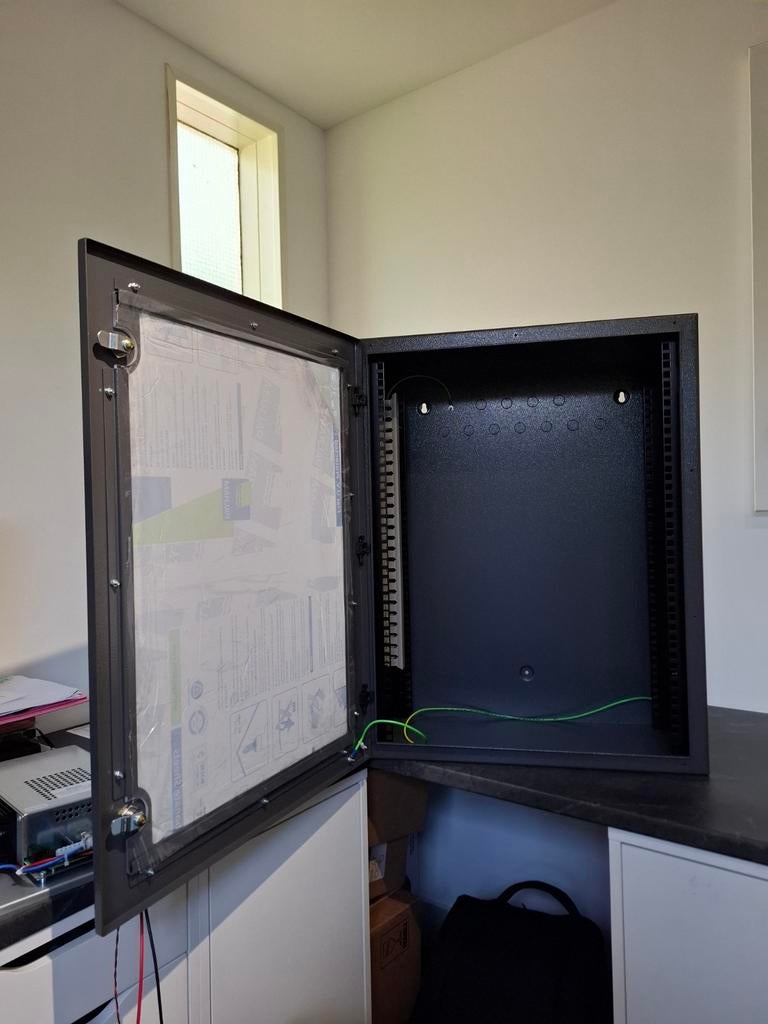 NIEUW Compacte 19 inch wandkast voor netwerkapparatuur, Computers en Software, Serverkasten, Ophalen, Nieuw, Glas