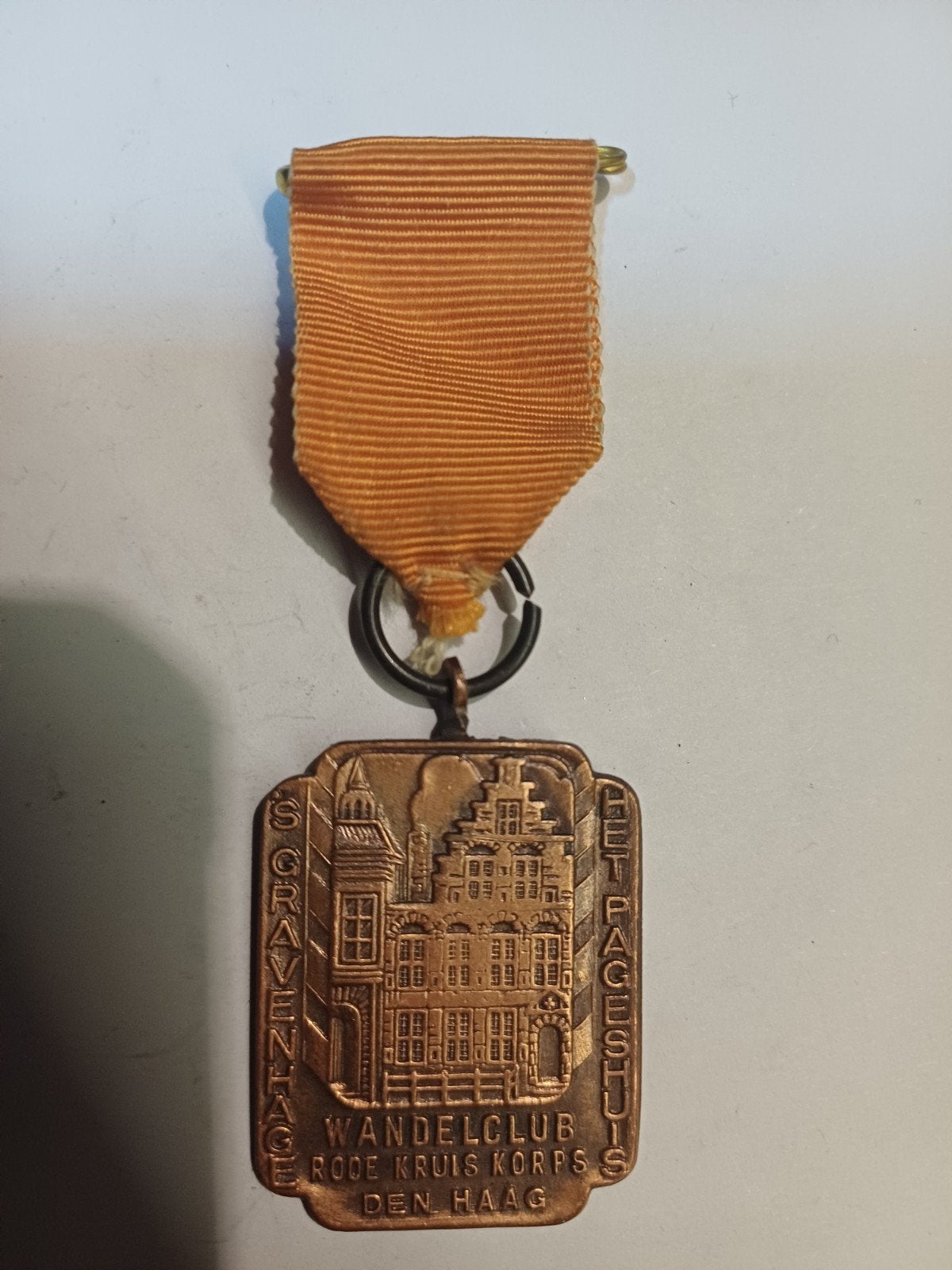 Wandelclub Rode Kruis Korps Den Haag medaille, Postzegels en Munten, Penningen en Medailles, Ophalen, Brons, Nederland