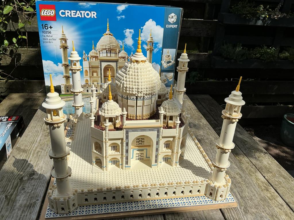 Gebruikte Technic, Taj Mahal, Central Perk en Aston Martin, Ophalen, Zo goed als nieuw, Complete set, Lego