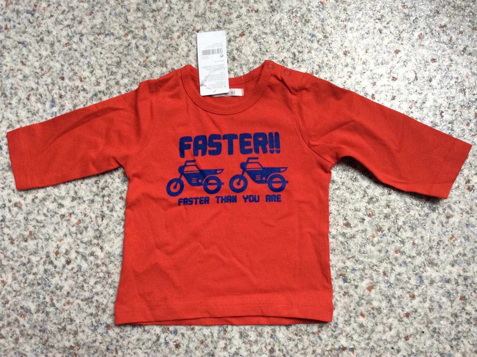 Hema rood motor shirt mt 62 NIEUW, Ophalen of Verzenden, Nieuw, Jongetje, Shirtje of Longsleeve