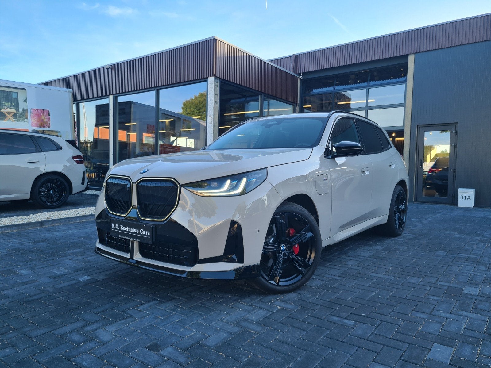 BMW X3 30e Xdrive 2025 M-Sport 360 hud acc 21"Dune Grey BTW, Automaat, Dealer onderhouden, 4 cilinders, Leder