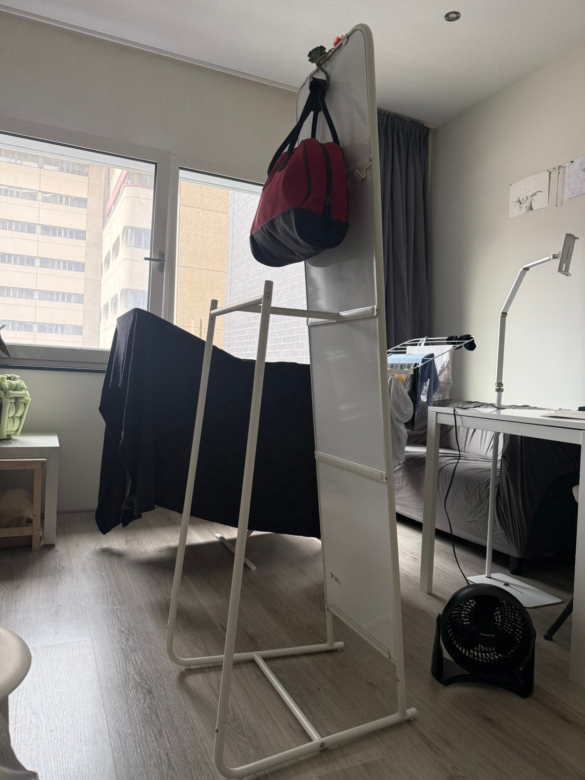 IKEA KNAPPER Passpiegel met Kledingrek – Zo goed als nieuw, Ophalen of Verzenden, Zo goed als nieuw