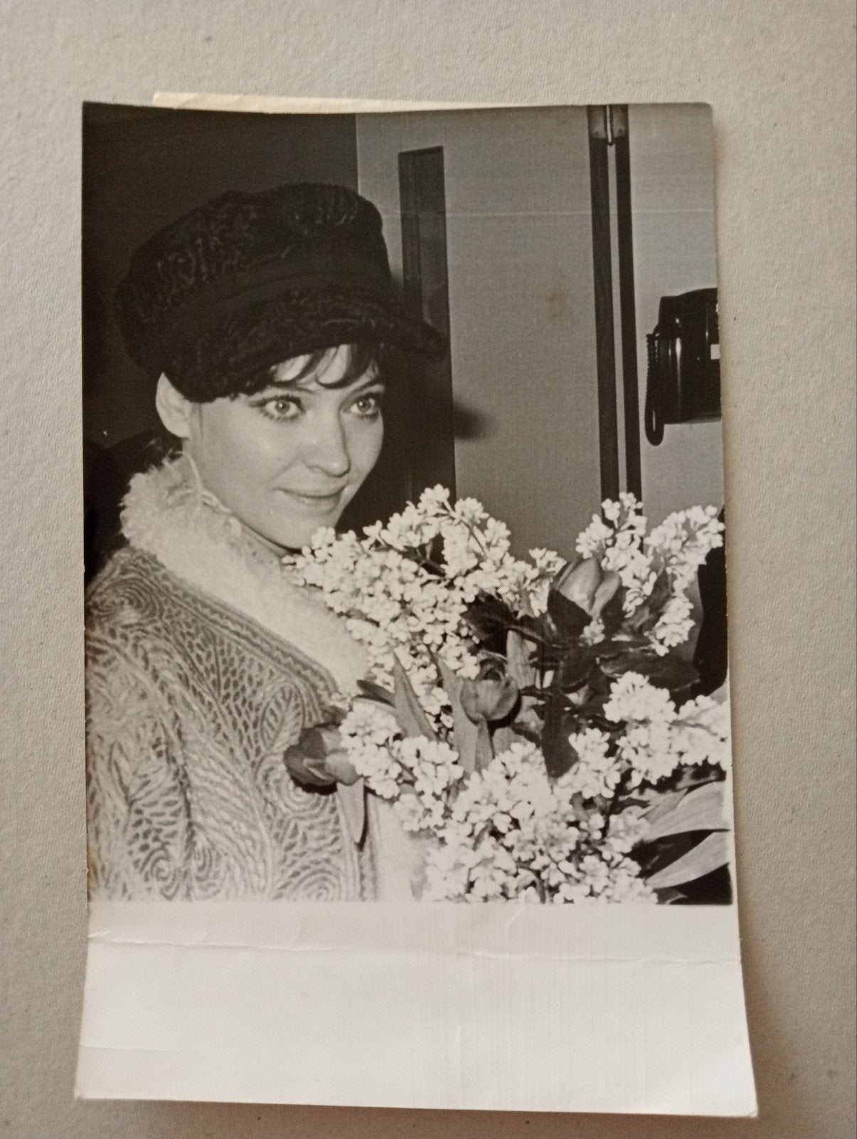 Anna Karina Schiphol 1968 Persfoto, Verzenden, 1960 tot 1980, Gebruikt, Overige onderwerpen