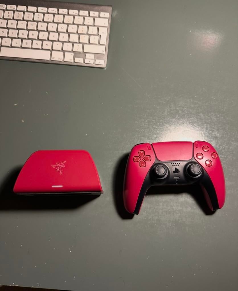PlayStation controller met Razer oplaadstation, Ophalen of Verzenden, Zo goed als nieuw
