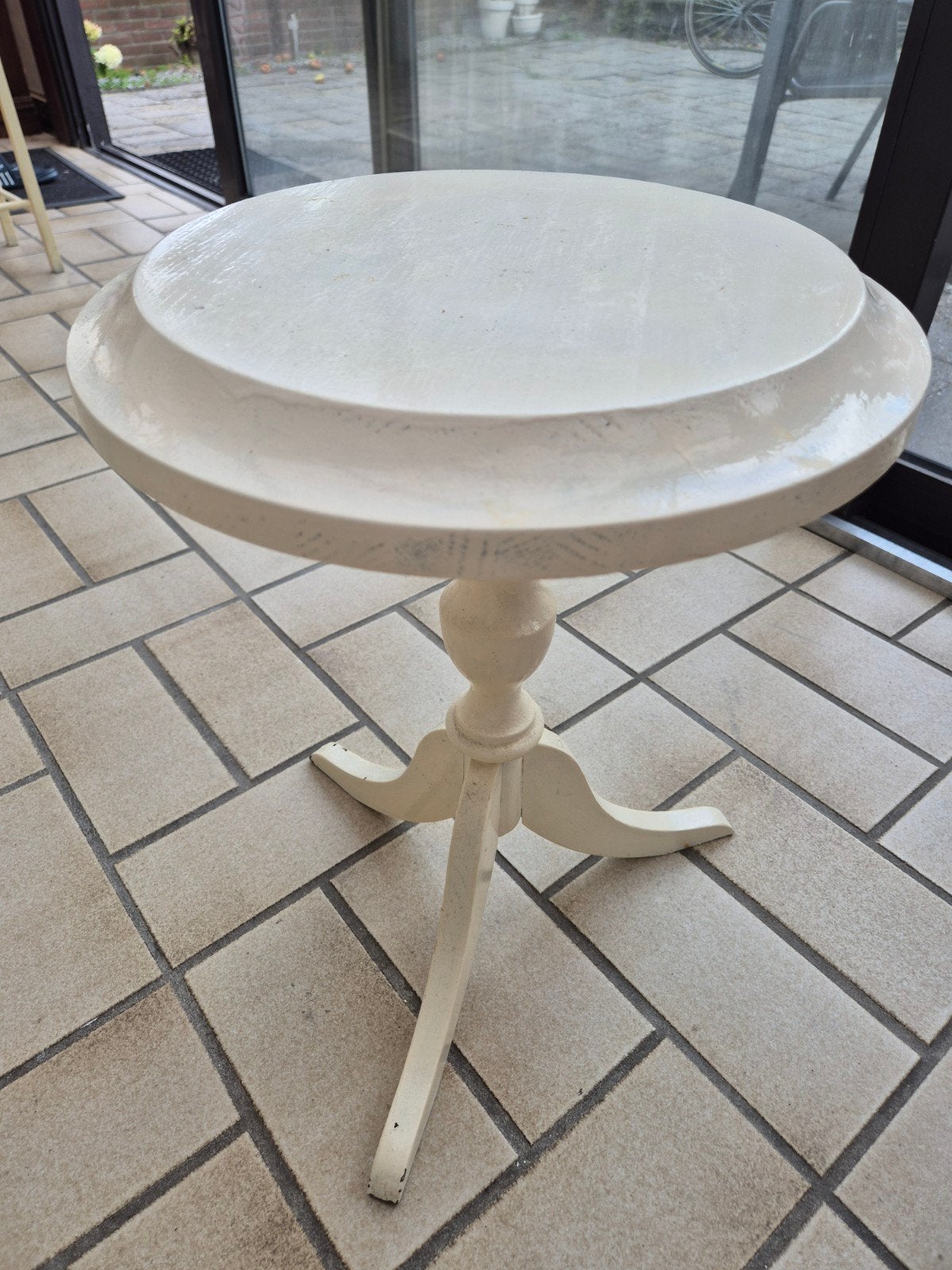 Crèmekleurig bijzettafeltje, rond, vintage stijl, Antiek en Kunst, Ophalen