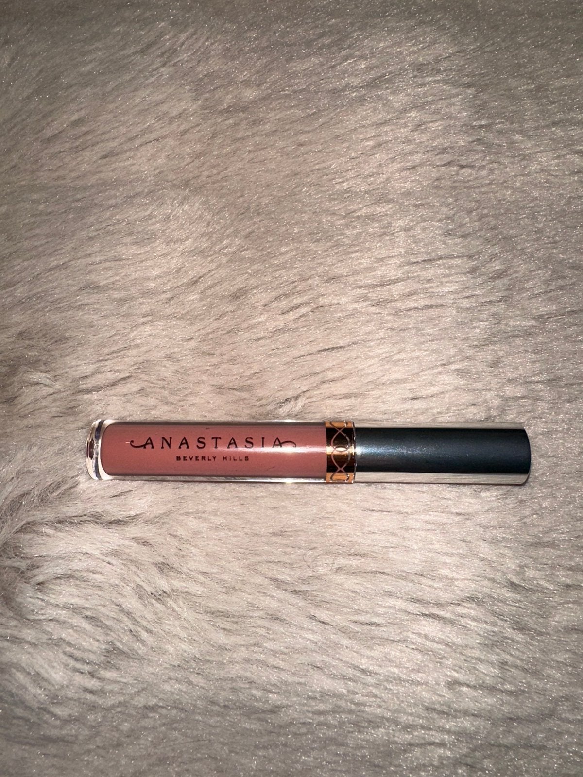 Anastasia Beverly Hills lipgloss kleur Kirsten, Ophalen of Verzenden, Zo goed als nieuw, Roze, Lippen