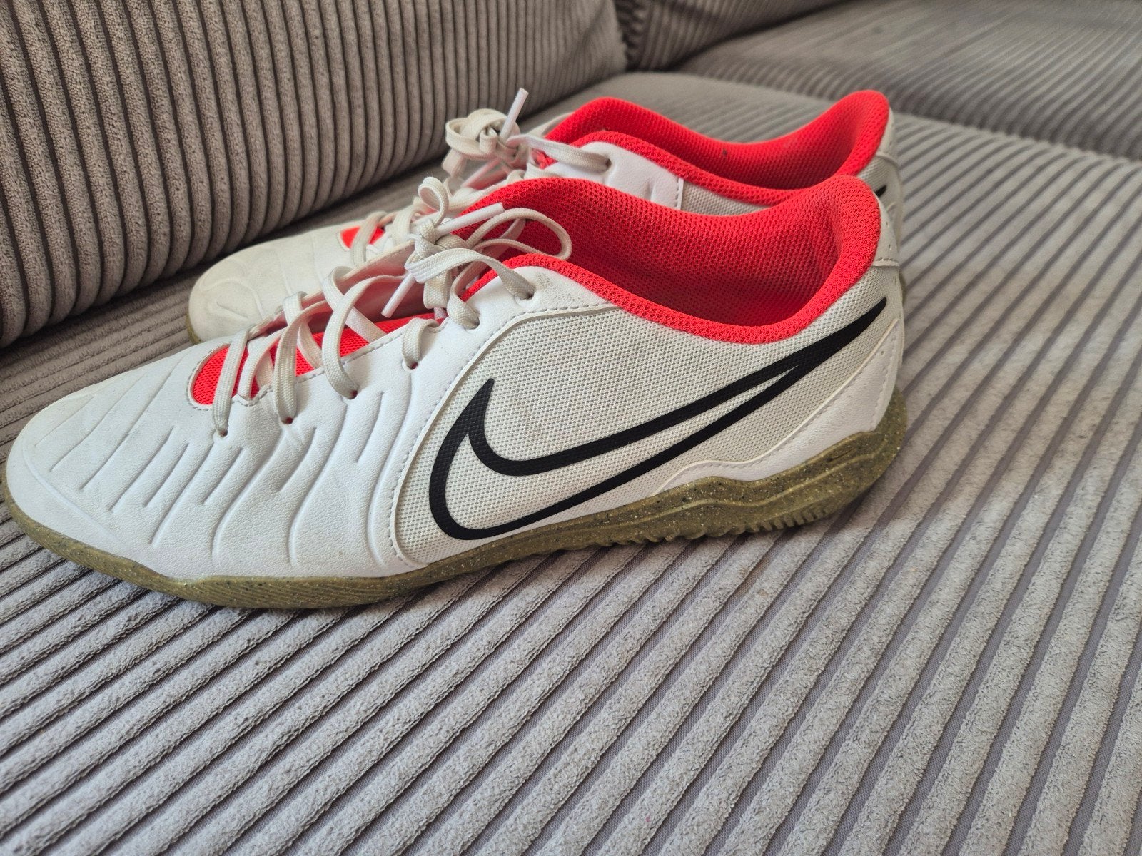 Nike Tiempo Legend 10 Club IC Zaalvoetbalschoenen - EU 43, Sport en Fitness, Voetbal, Ophalen of Verzenden, Zo goed als nieuw