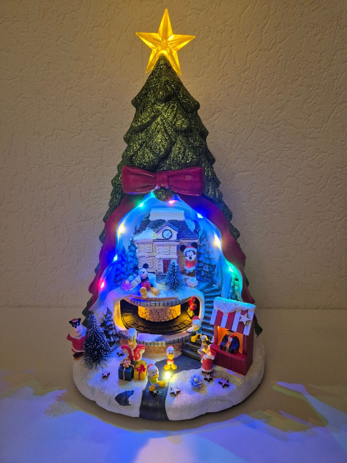 Prachtig kerst tafereel
Met minnie Mickey donald Kwik.kwak e, Verzamelen, Ophalen of Verzenden, Mickey Mouse, Zo goed als nieuw