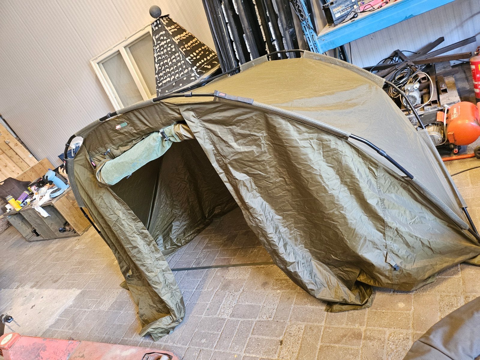 Nette en complete JR C Defender tent karpervis tent, Ophalen of Verzenden, Zo goed als nieuw