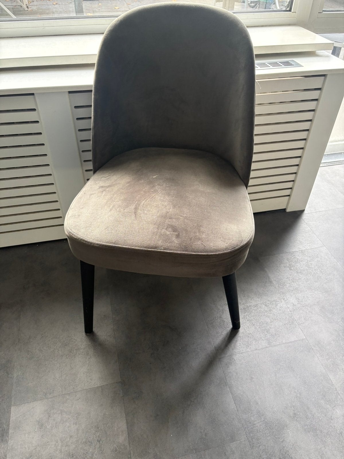 2 mooi stoelen, Ophalen, Zo goed als nieuw, Grijs, Twee