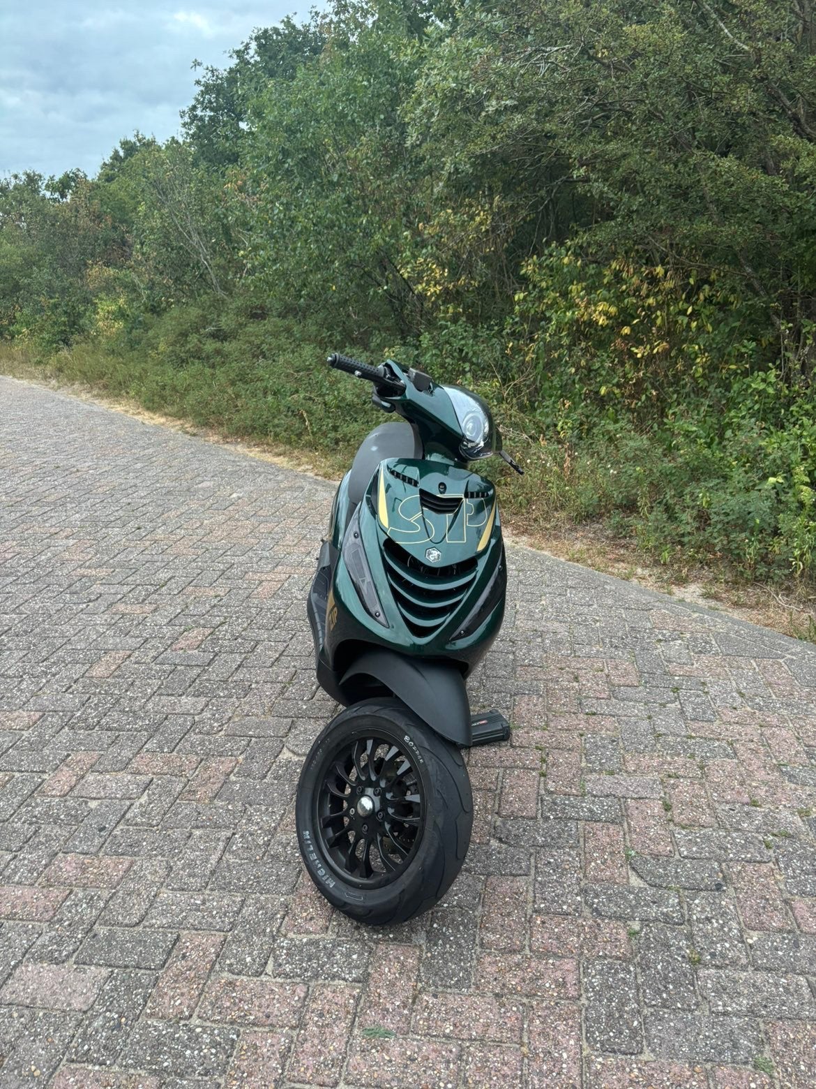 Piaggio zip 125 cc 2 takt, Fietsen en Brommers, Scooters | Piaggio, Zo goed als nieuw, Zip, Maximaal 45 km/u, Benzine, Ophalen