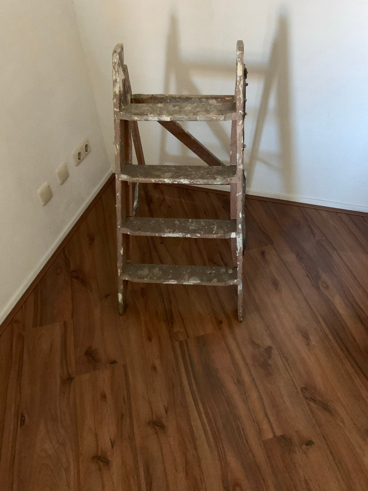Oude houten trap - decoratief of voor lichte klussen, Ophalen